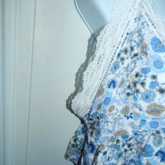 Francesca's floral print crochet trim crop top Size Large 🆕📦⌚🏃💨⚡🚚 - Picture 8 of 16